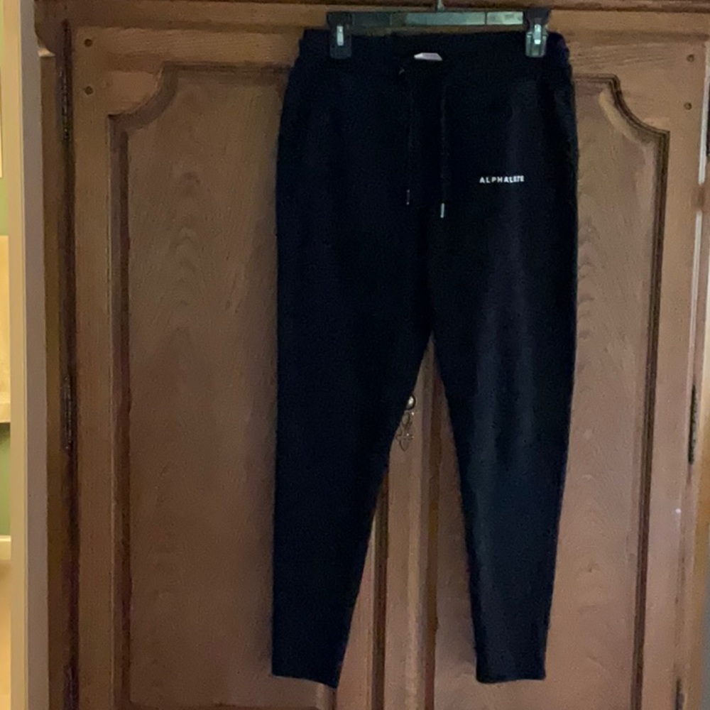 Alphalete Black Sweatpants with Tapered Fit and Elastic Waistband